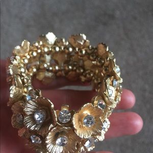 Stunningly beautiful expandable bracelet ..